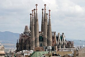 English: The Sagrada Familia viewed from Casa ...